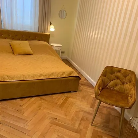 New Oldtown Near St Martin Cathedral, Ac, Balcony Apartment